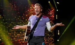 Mit Augenzwinkern ging Coldplay-Sänger Chris Martin in Boston auf die Schlagzeilen der ...