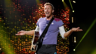 Mit Augenzwinkern ging Coldplay-Sänger Chris Martin in Boston auf die Schlagzeilen der ...