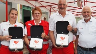 Bei der Feier wurden drei Defibrillatoren an „First Responder“ übergeben.