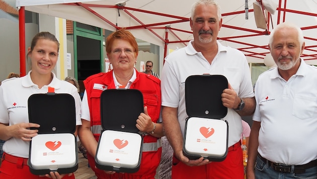 Bei der Feier wurden drei Defibrillatoren an „First Responder“ übergeben.