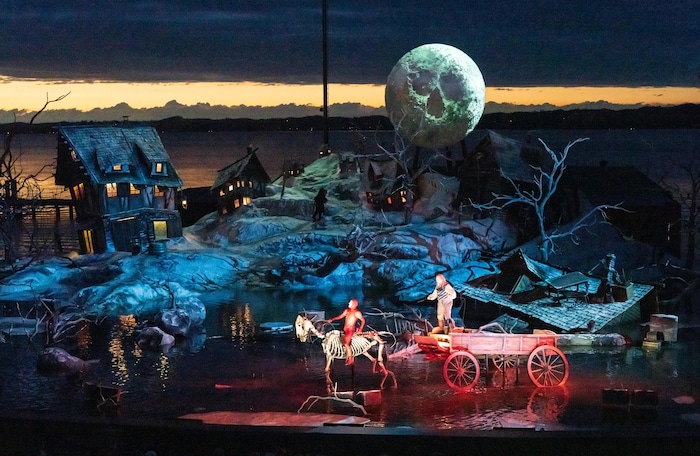 Die Inszenierung liefert spektakuläre Bilder.