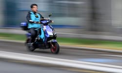 Für Fahrer von E-Mopeds ändert sich einiges (Symbolbild). 