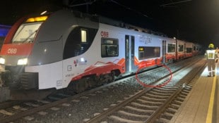 Am Bahnhof in Brixen im Thale ereignete sich der Unfall. Im Bereich des roten Kreises kam der ...