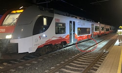Am Bahnhof in Brixen im Thale ereignete sich der Unfall. Im Bereich des roten Kreises kam der ...