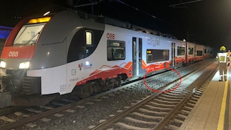 Am Bahnhof in Brixen im Thale ereignete sich der Unfall. Im Bereich des roten Kreises kam der ...