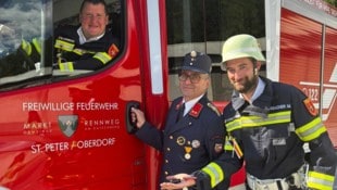 Die FF St. Peter/Oberdorf freut sich über ihr neues Fahrzeug. 