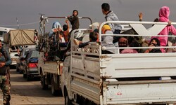 Zivilpersonen flüchten aus der syrischen Provinz Sweida.