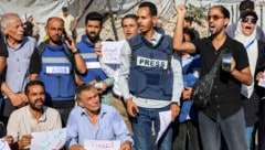 Journalisten in Gaza-Stadt: Ausländischen Reportern ist der Zutritt nicht gestattet.