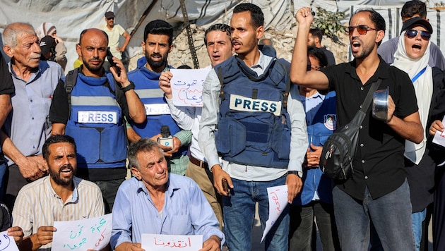 Journalisten in Gaza-Stadt: Ausländischen Reportern ist der Zutritt nicht gestattet.