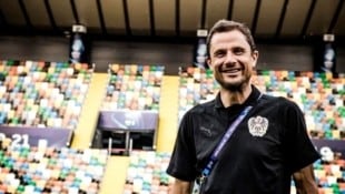 Er sorgt dafür, dass die Nachwuchstalente der U21-Fußballnationalelf Österreichs fit bleibt. 