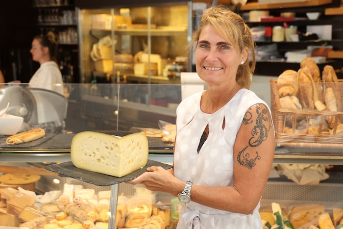 Frau und Herr Österreicher setzen beim Wocheneinkauf gern auf den Emmentaler. Herzhafter ...