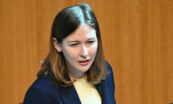 Integrationsministerin Claudia Plakolm macht Stimmung für ein Verbot des Hidschab für ...