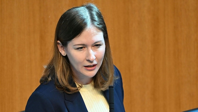Integrationsministerin Claudia Plakolm macht Stimmung für ein Verbot des Hidschab für ...
