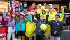 Gruppenbild mit Österreichs derzeitiger Nummer eins im Tennis, Filip Misolic. Hoffentlich können ...