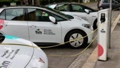 Mit dem Elektro-Mietauto das Urlaubsland erkunden – das wäre die Idee der EU-Kommission.