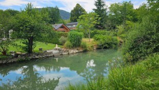 Ein idyllisches Bild. Aber vom Baden in der Sattnitz wird dringend abgeraten.