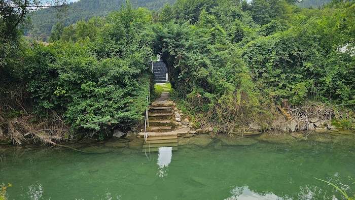 Die Stiegen sollen das Baden in der Sattnitz ermöglichen.