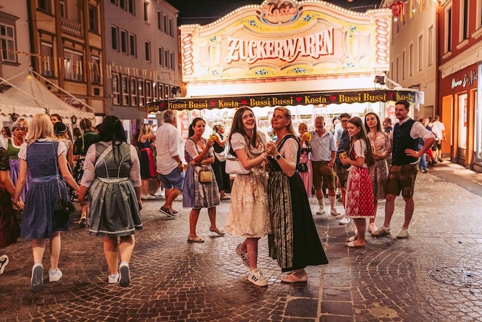 Auch abends gibt‘s am Kirchtag viel zu entdecken.