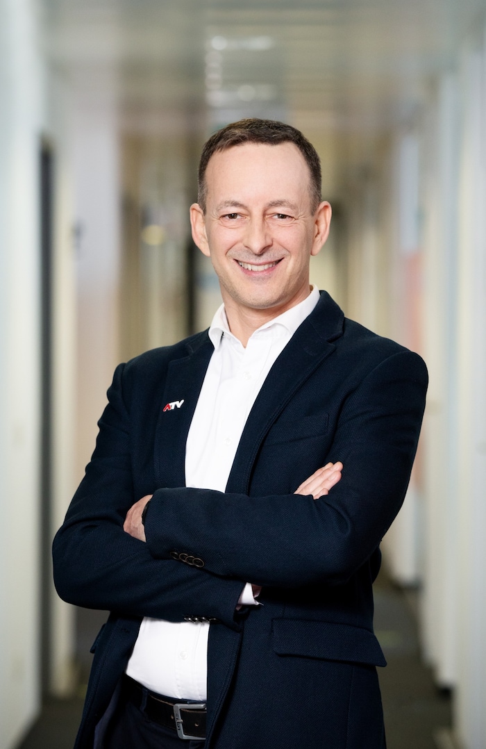 ATV-Unterhaltungschef Oliver Svec bezieht zur Causa „Das Geschäft mit der Liebe“ ausführlich ...