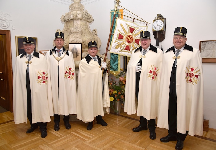 Idee und Umsetzungswunsch für das Denkmal kamen aus den Reihen des Radetzky-Ordens. Großmeister ...