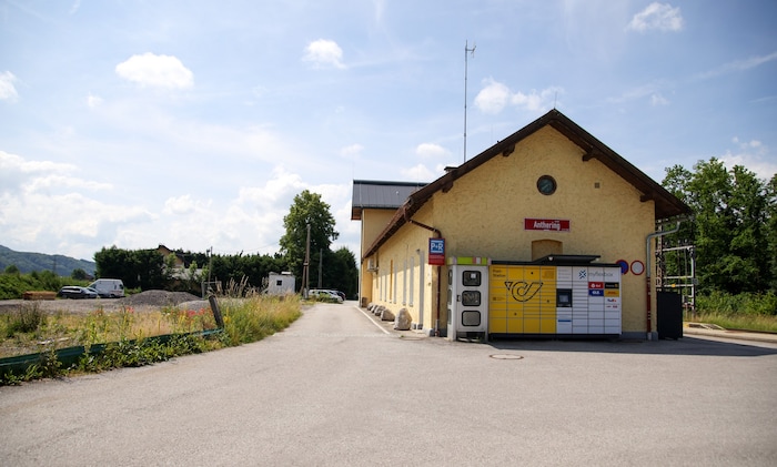 Das Denkmal soll prominent am Rand des neuen Park&Ride-Parkplatzes, hier gerade in Bau, ...