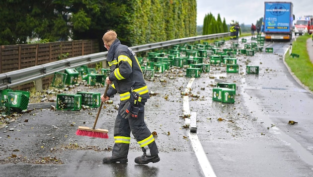 4800 Flaschen Zitronen-Radler landeten auf der Straße