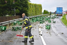 4800 Flaschen Zitronen-Radler landeten auf der Straße
