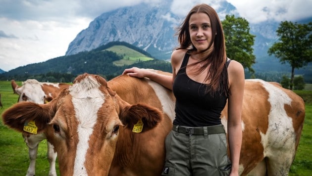 Erst 22 Jahre alt: Ganz allein führt Kristina G. jetzt die Landwirtschaft mit 74 Rindern.