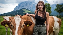Erst 22 Jahre alt: Ganz allein führt Kristina G. jetzt die Landwirtschaft mit 74 Rindern.