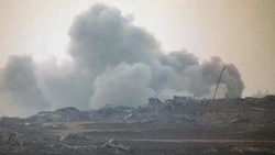 Nach neuerlichen israelischen Luftschlägen steigt über dem Gazastreifen Rauch auf.