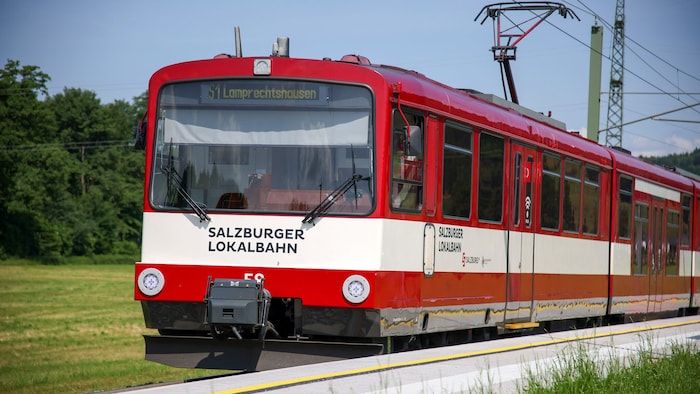 Salzburger Lokalbahn fährt von Ostermiething bis zum Salzburger Hauptbahnhof.