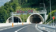 Beim Helbersbergtunnel kam es zum Unfall.