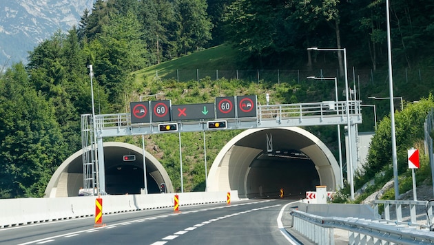 Beim Helbersbergtunnel kam es zum Unfall.