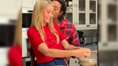 Ehemann Brad Falchuk bedankte sich mit einem Küsschen bei Gwyneth Paltrow, die Fans grausten ...