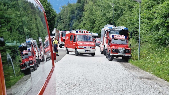 Mehr als hundert Feuerwehrkräfte aus der Steiermark und Oberösterreich waren im Einsatz.