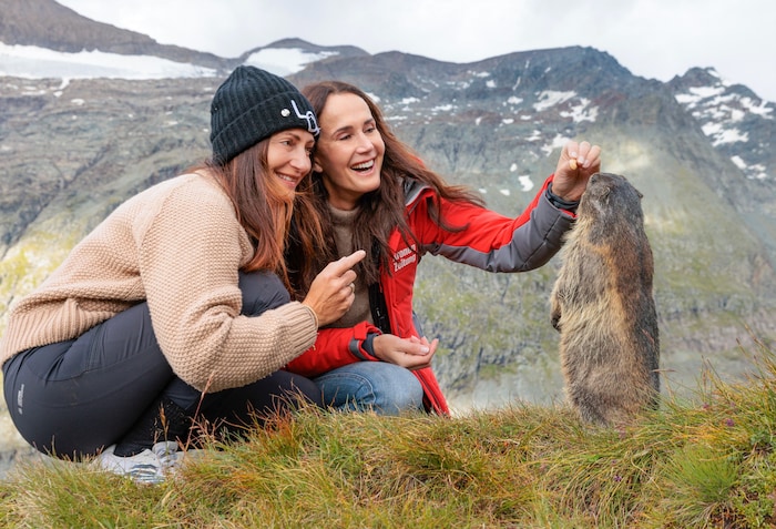 „Murmeltiere sind so liebenswert“, finden Diana Zwickl und Maggie Entenfellner von der ...