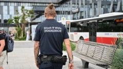 Seit 2009 patrouilliert die Ordnungswache als Teil der Magistrats- Dienststelle ...