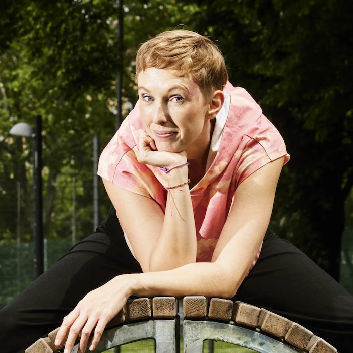 Pikart bringt Themen wie Feminismus, Klimawandel, KI und gesellschaftliche Zwänge pointiert aufs ...