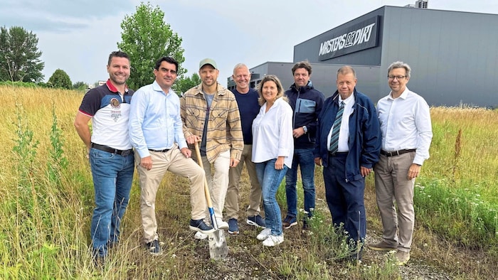 Spatenstich für einen Motocross-Park, der sicher keine Lärmbeschwerden hervorrufen wird – hier ...