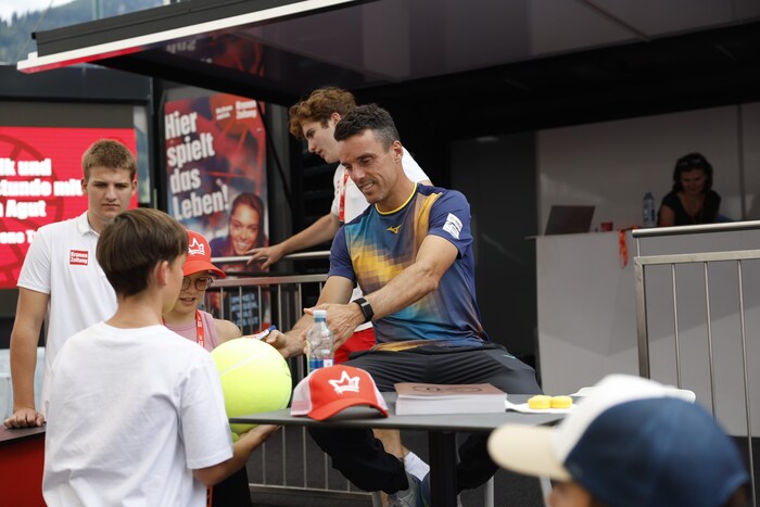 Roberto Bautista Agut fühlte sich beim „Krone“-Truck sichtlich wohl.