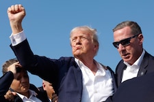Donald Trump wenige Augenblicke nach den Schüssen