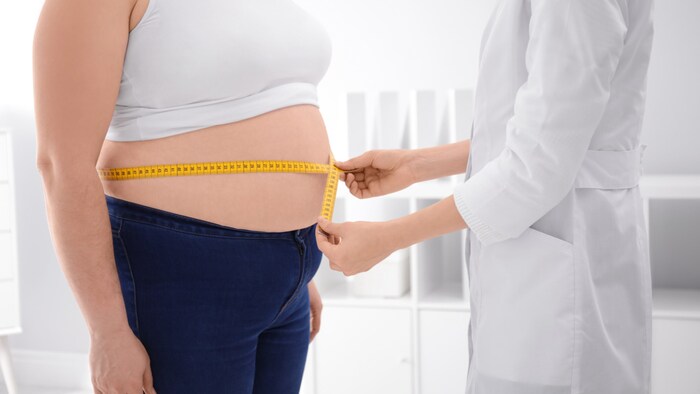 Frauen nach der Menopause und einem größeren Taillenumfang wiesen in jeder BMI-Kategorie eine ...