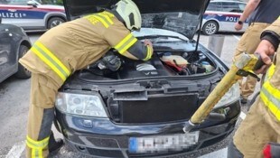 Unter der Motorhaube lagen zwei T-Shirts direkt auf dem Motorblock und entzündeten sich.