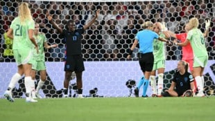 England erhielt in der Schlussphase der Verlängerung einen umstrittenen Elfmeter.