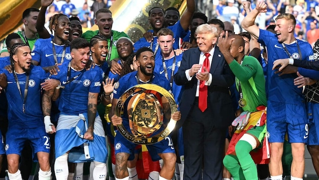 Die inzwischen legendäre Siegerehrung bei der Klub-WM in den USA – inklusive Donald Trump