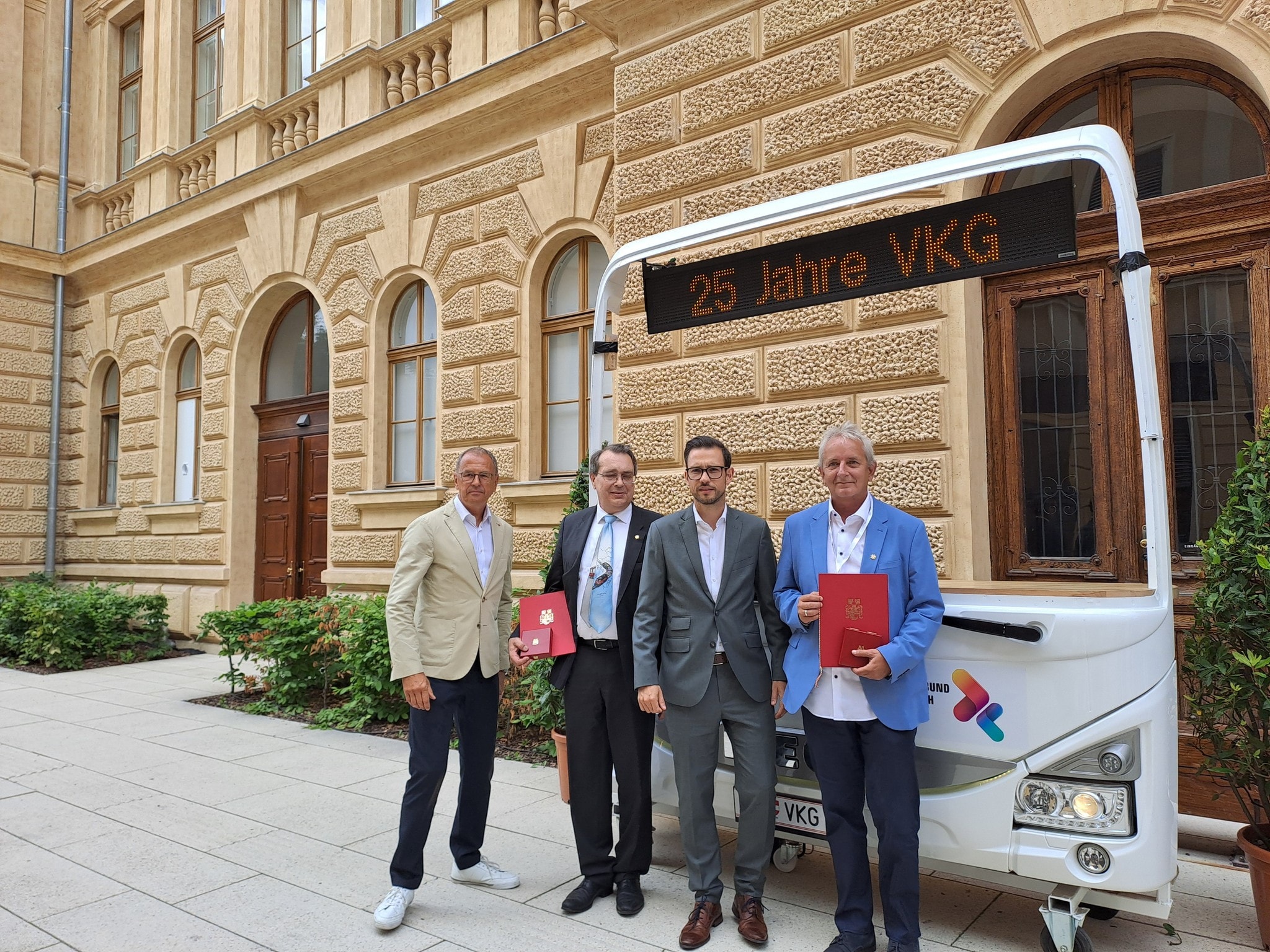 Wolfgang Muchitsch, Direktor des Kärnten Museums, Christian Heschters, GF der VKG, Landesrat ...