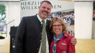 Die Gföhler „Freiwillige des Jahres“ Gabi Doppler mit Bürgermeister Franz Holzer.