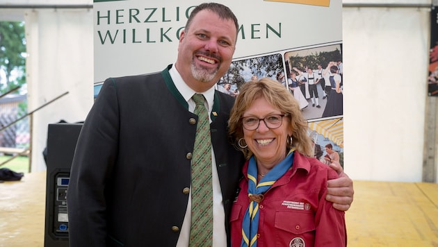 Die Gföhler „Freiwillige des Jahres“ Gabi Doppler mit Bürgermeister Franz Holzer.