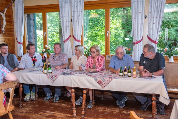Erste Bilanz über die Förderung von Schutzhütten im Rahmen einer Pressekonferenz auf der ...