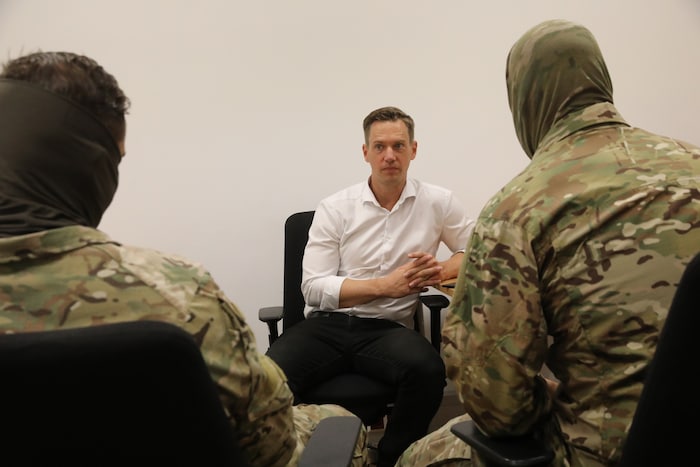 Die vermummten Soldaten im knapp dreistündigen Interview mit „Krone“-Redakteur Tikal